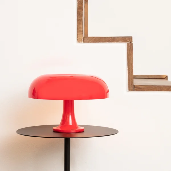 Nessino Tischleuchte von Artemide in der Farbe rot