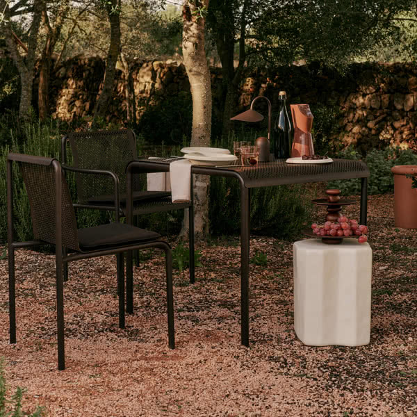Ferm Living - Dapple Gartenstuhl, dark chocolate